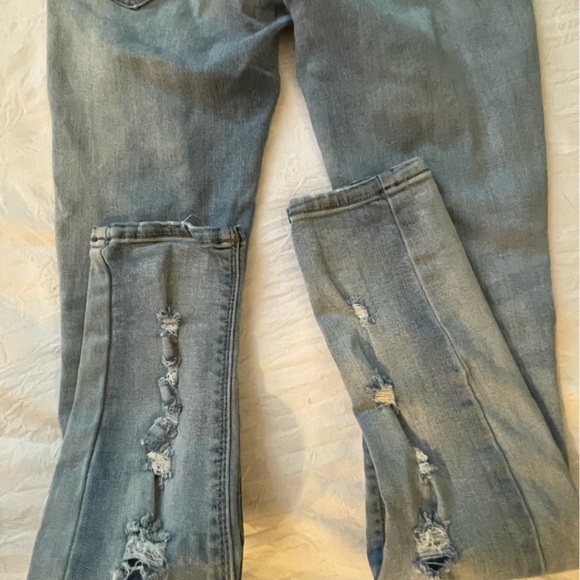 Cute Cut Out/Ripped Skinny Jeans - Picture 9 of 10